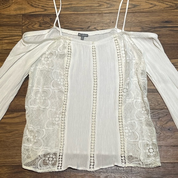 Charlotte Russe Lace Off The Shoulder Blouse Size Small - Picture 2 of 7